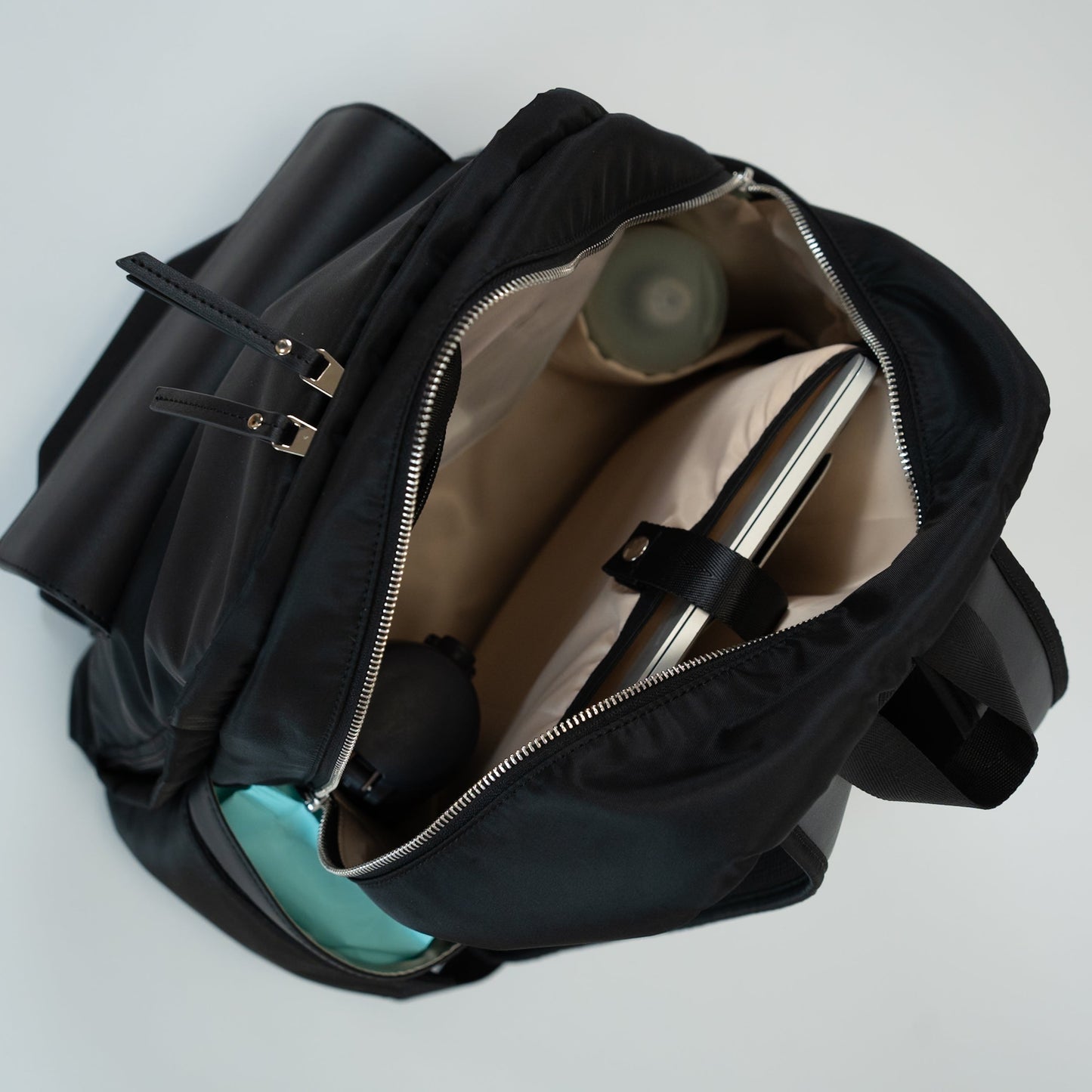 MIOREA Essential Backpack – Smart Utility Edition – “これ一つで、ママの一日が整う多機能リュック”
