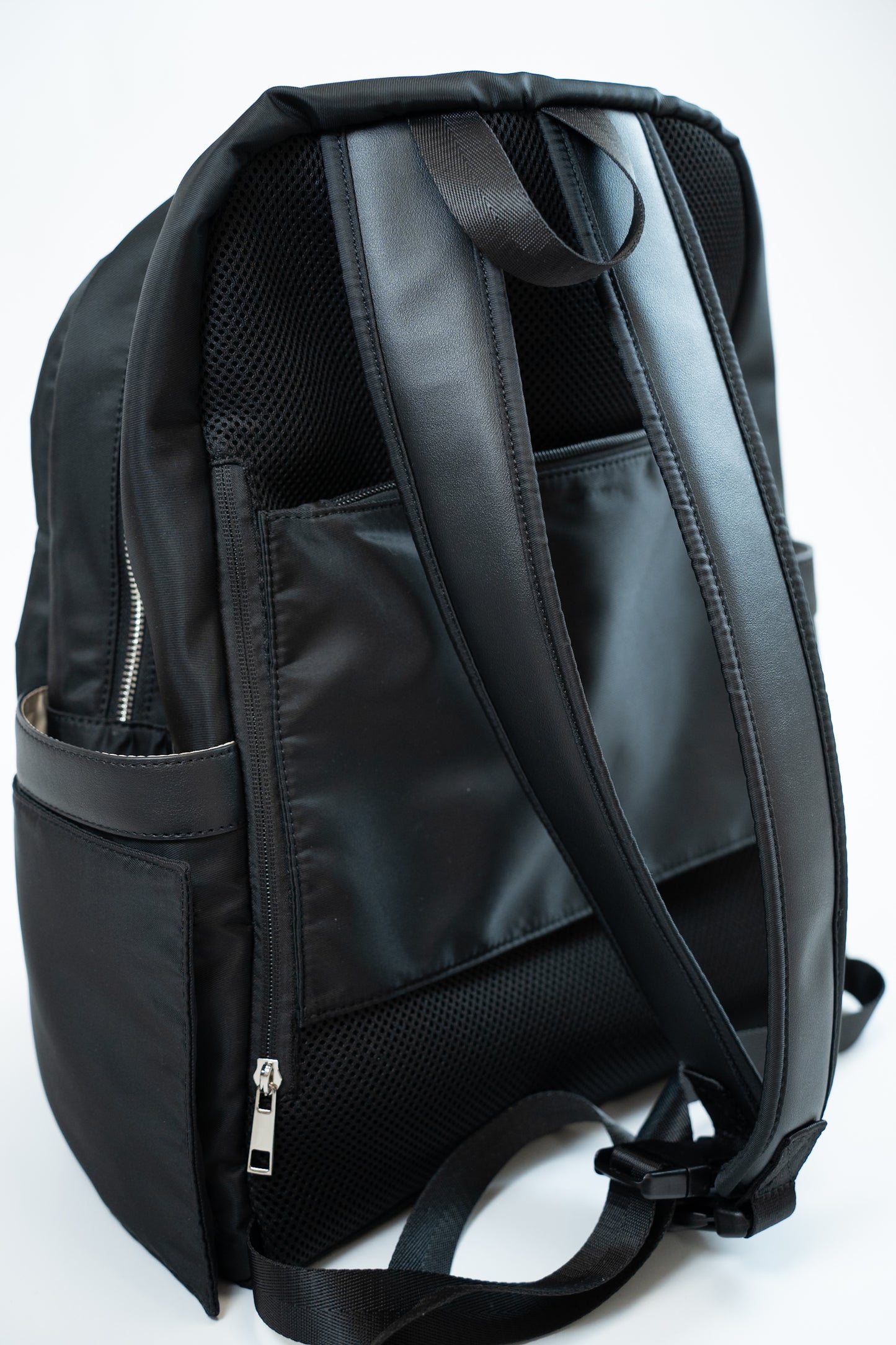 MIOREA Essential Backpack – Smart Utility Edition – “これ一つで、ママの一日が整う多機能リュック”
