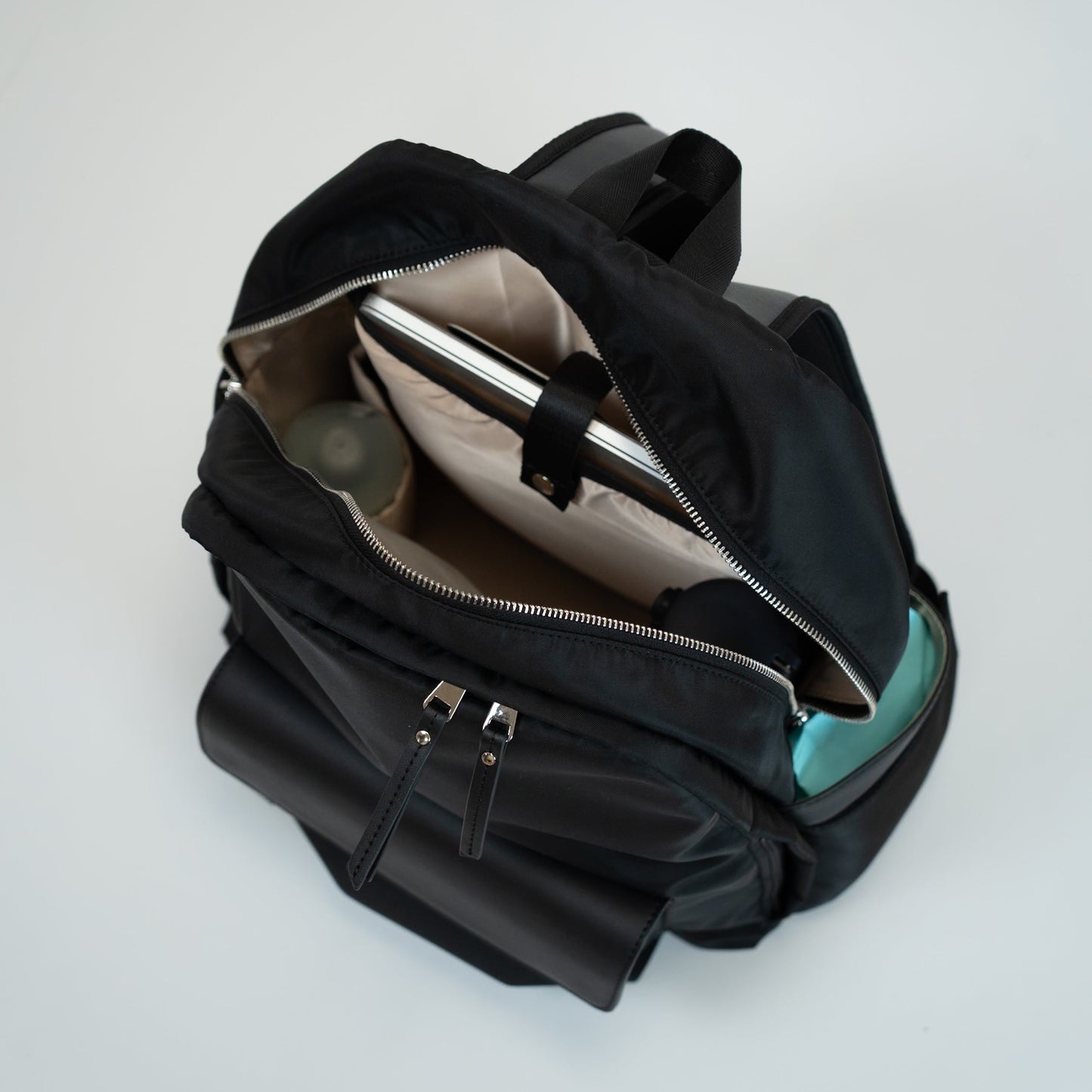 MIOREA Essential Backpack – Smart Utility Edition – “これ一つで、ママの一日が整う多機能リュック”
