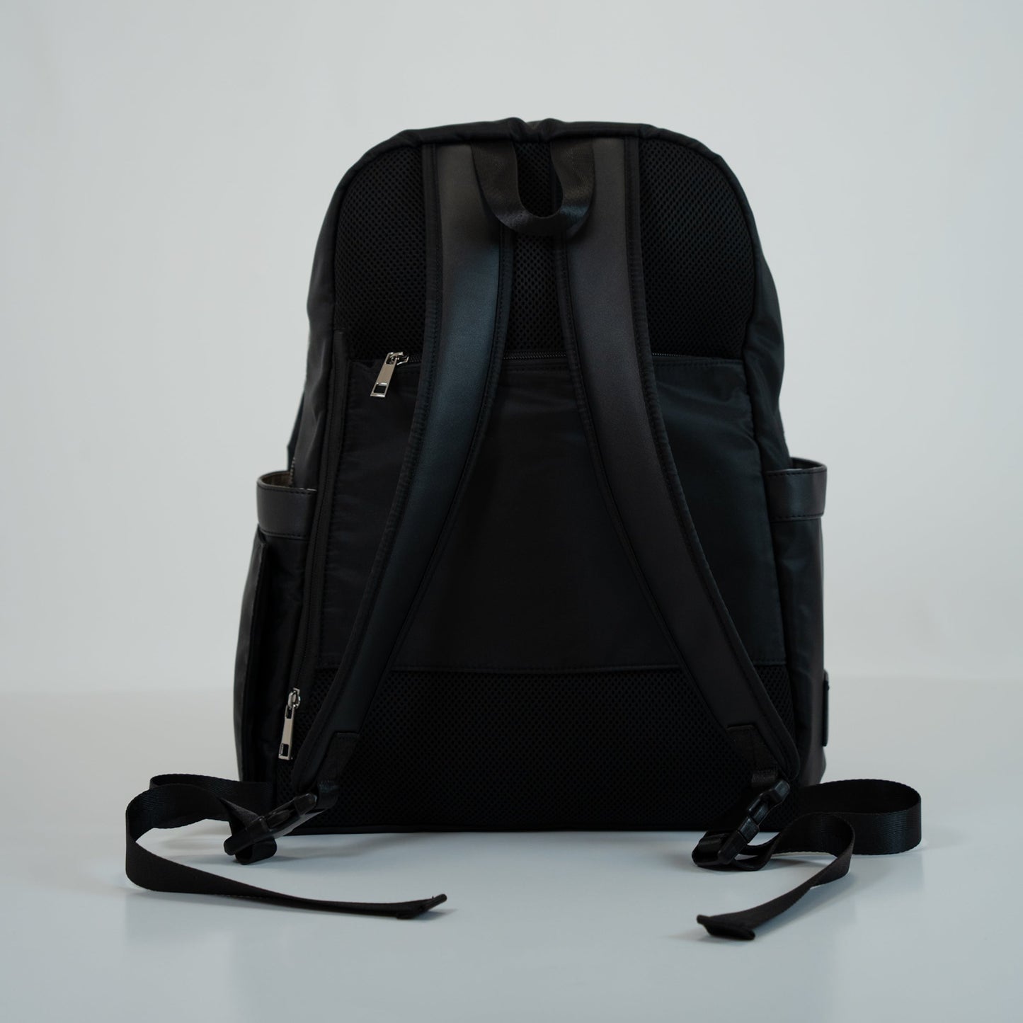 MIOREA Essential Backpack – Smart Utility Edition – “これ一つで、ママの一日が整う多機能リュック”