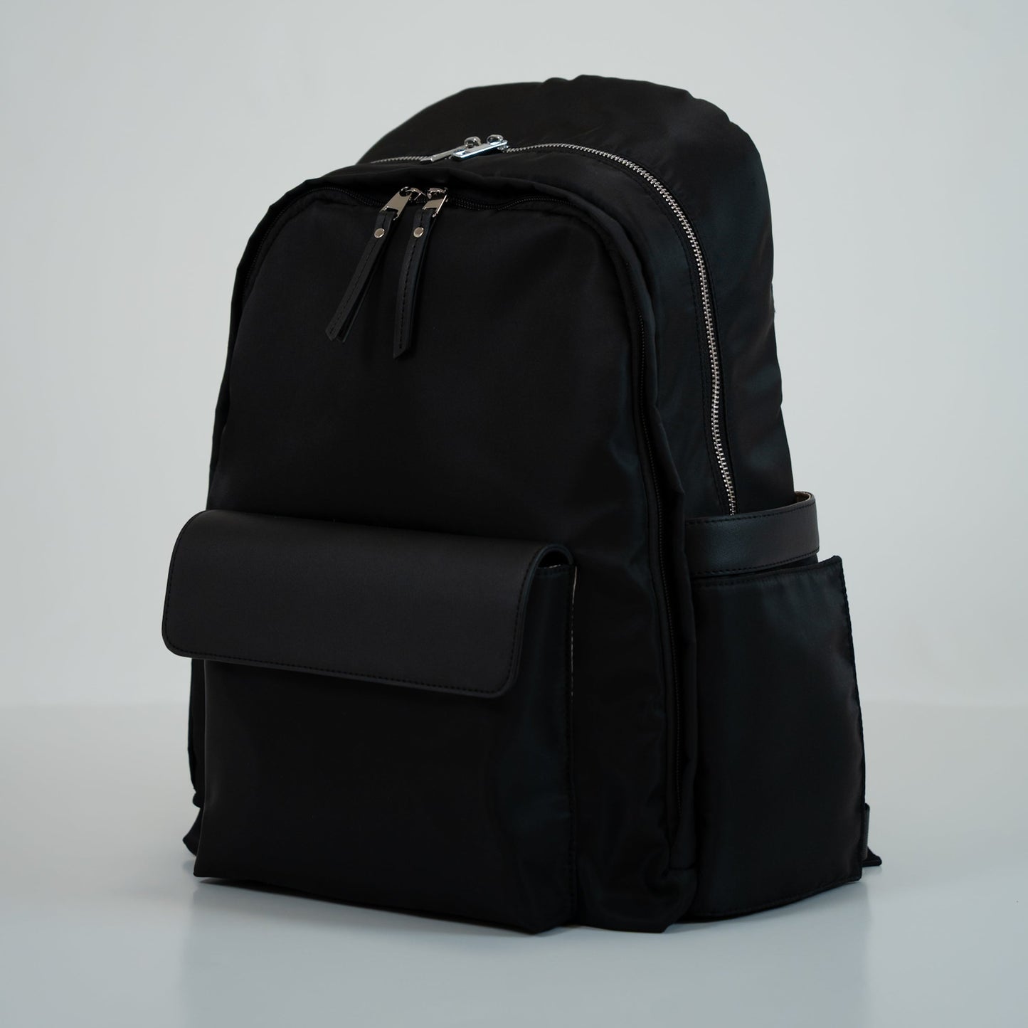MIOREA Essential Backpack – Smart Utility Edition – “これ一つで、ママの一日が整う多機能リュック”