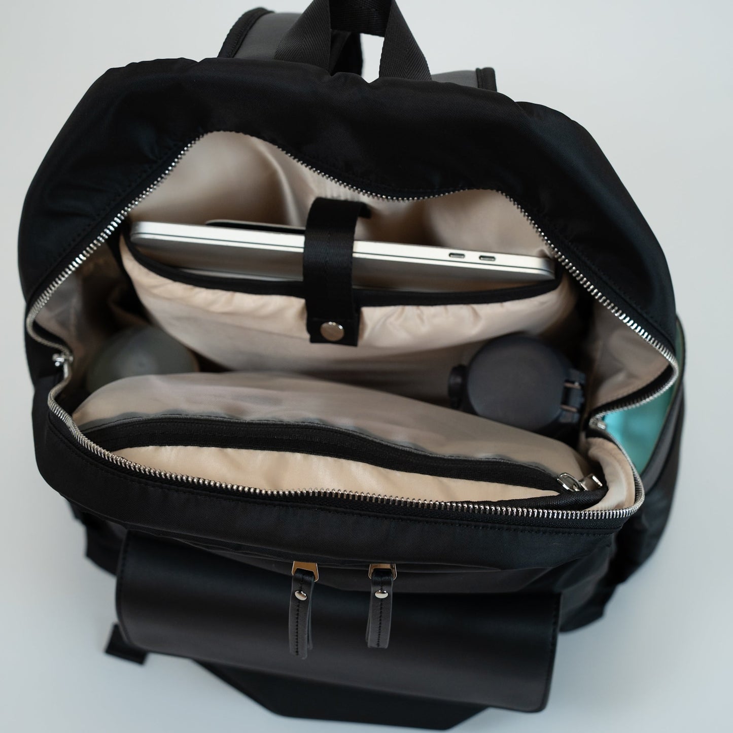 MIOREA Essential Backpack – Smart Utility Edition – “これ一つで、ママの一日が整う多機能リュック”